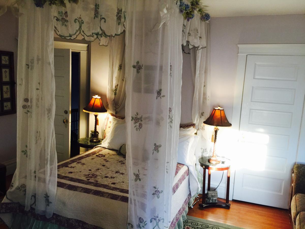 Scarlett House Victorian B & B Janesville Esterno foto