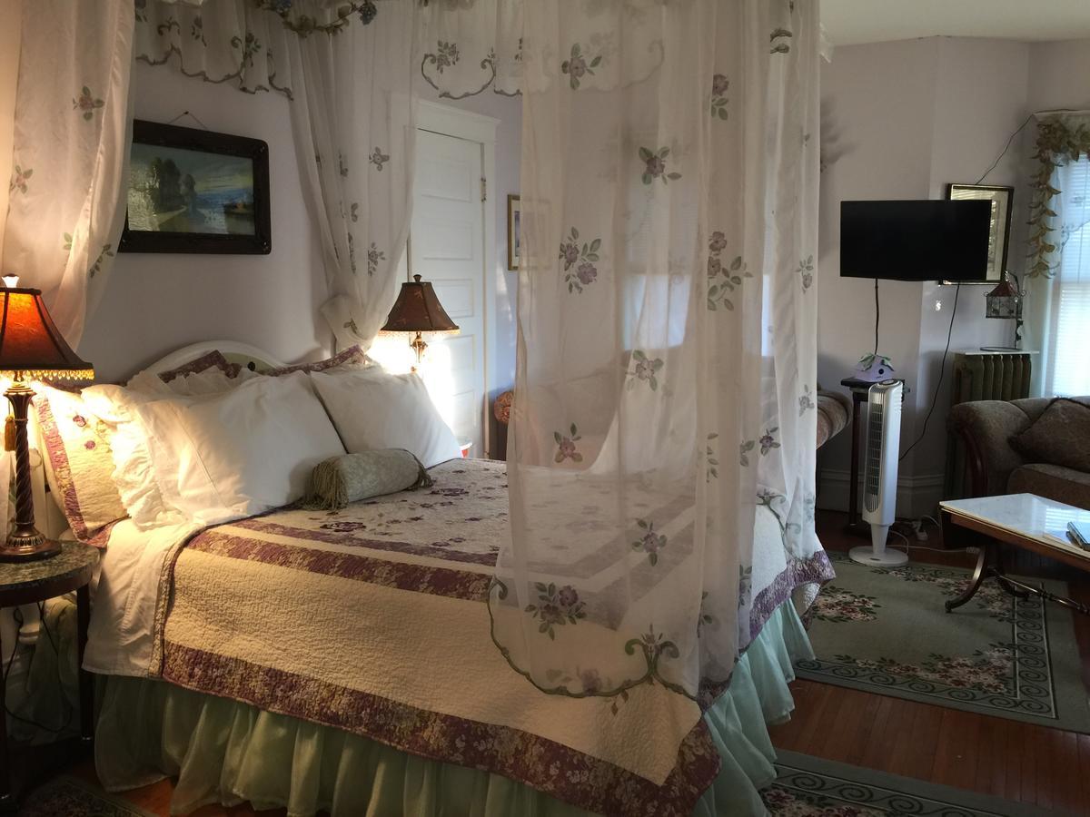 Scarlett House Victorian B & B Janesville Esterno foto
